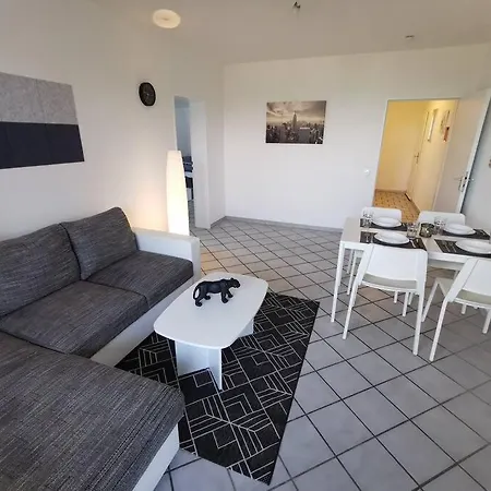 Bright & Cozy Apartment